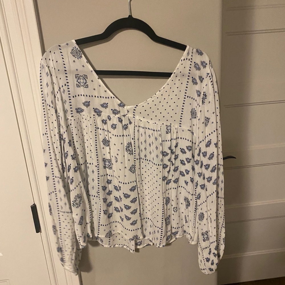 Long Sleeve White Top Abercrombie and Fitch